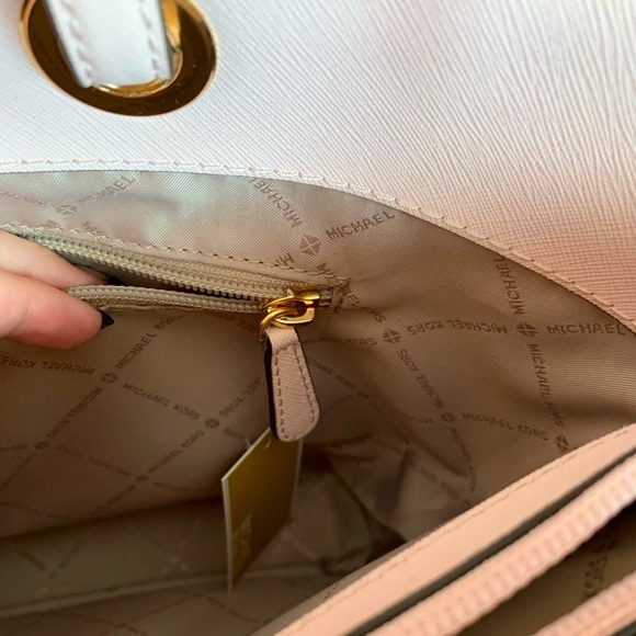 NWT⭐️Price Drop⭐️Michael Kors Medium Walsh Multifunctional Tote in Powder Blush - Picture 11 of 16